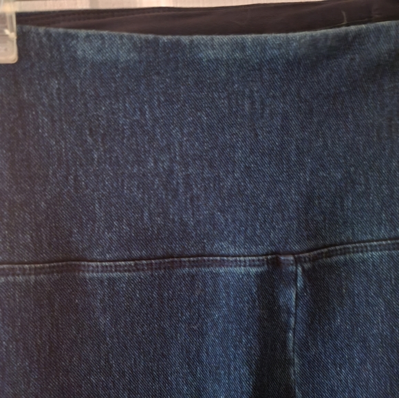 Lysse Stretch Denim Indigo Capri - Picture 3 of 8